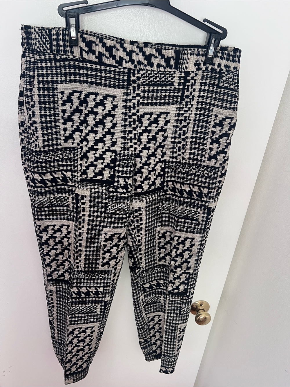Zara Navy & Cream Geometric Elevated Joggers w/ front stitch and pockets